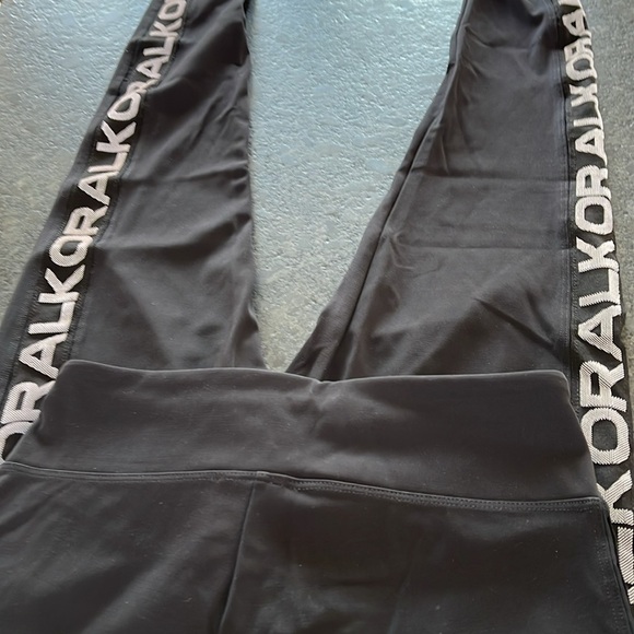 Koral Dynamic Duo Blackout Leggings in black with KORAL down the legs BNWT​ - Picture 5 of 6